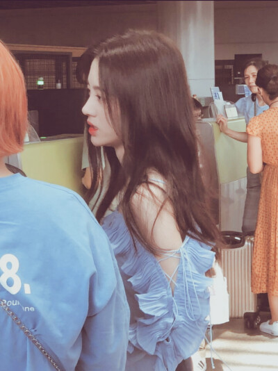 今天依然吹爆小鞠女士！！
///by江喻微 原图cr微博是小鱼软糖