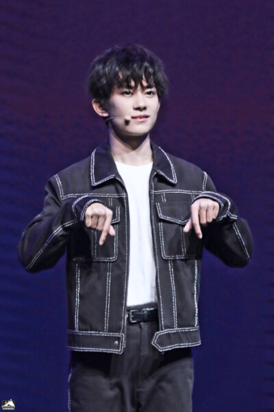 #易烊千玺 #tfboys 华为nova3手机发布会 高清 帅气 可爱