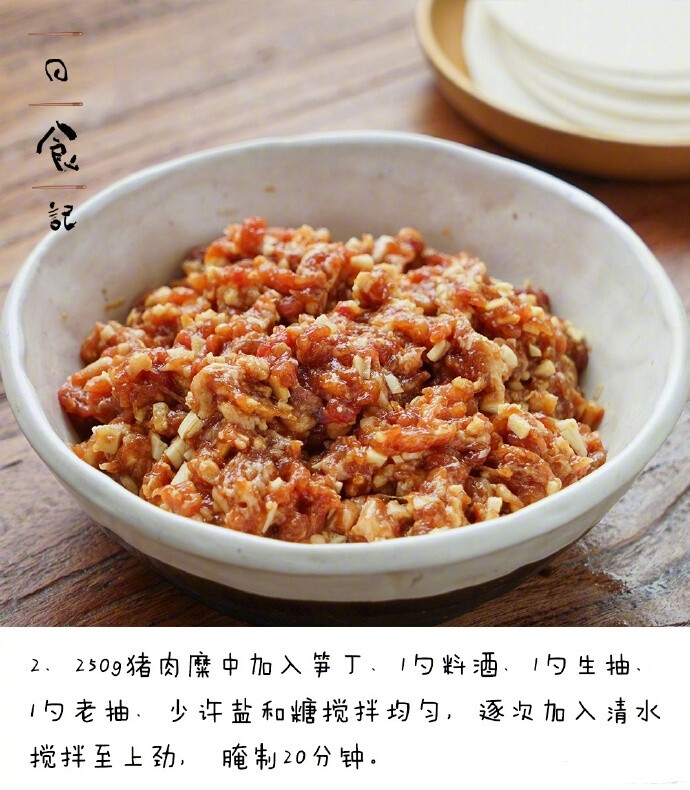 【大虾抱蛋煎饺】一整只虾，被底部煎得脆脆的饺子包裹，一咬一口汁水哦！超级美食get√ via：日食记 ​