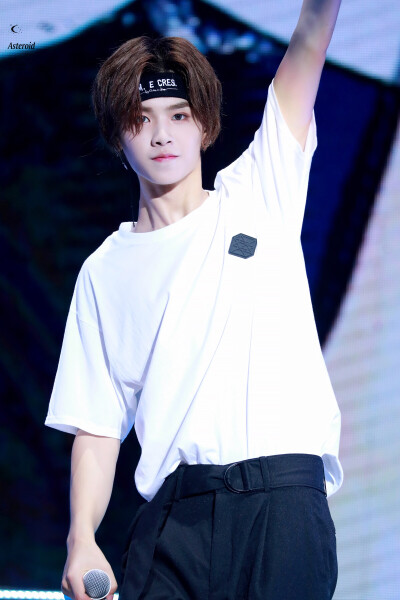 黄明昊justin 贾富贵 图cr水印