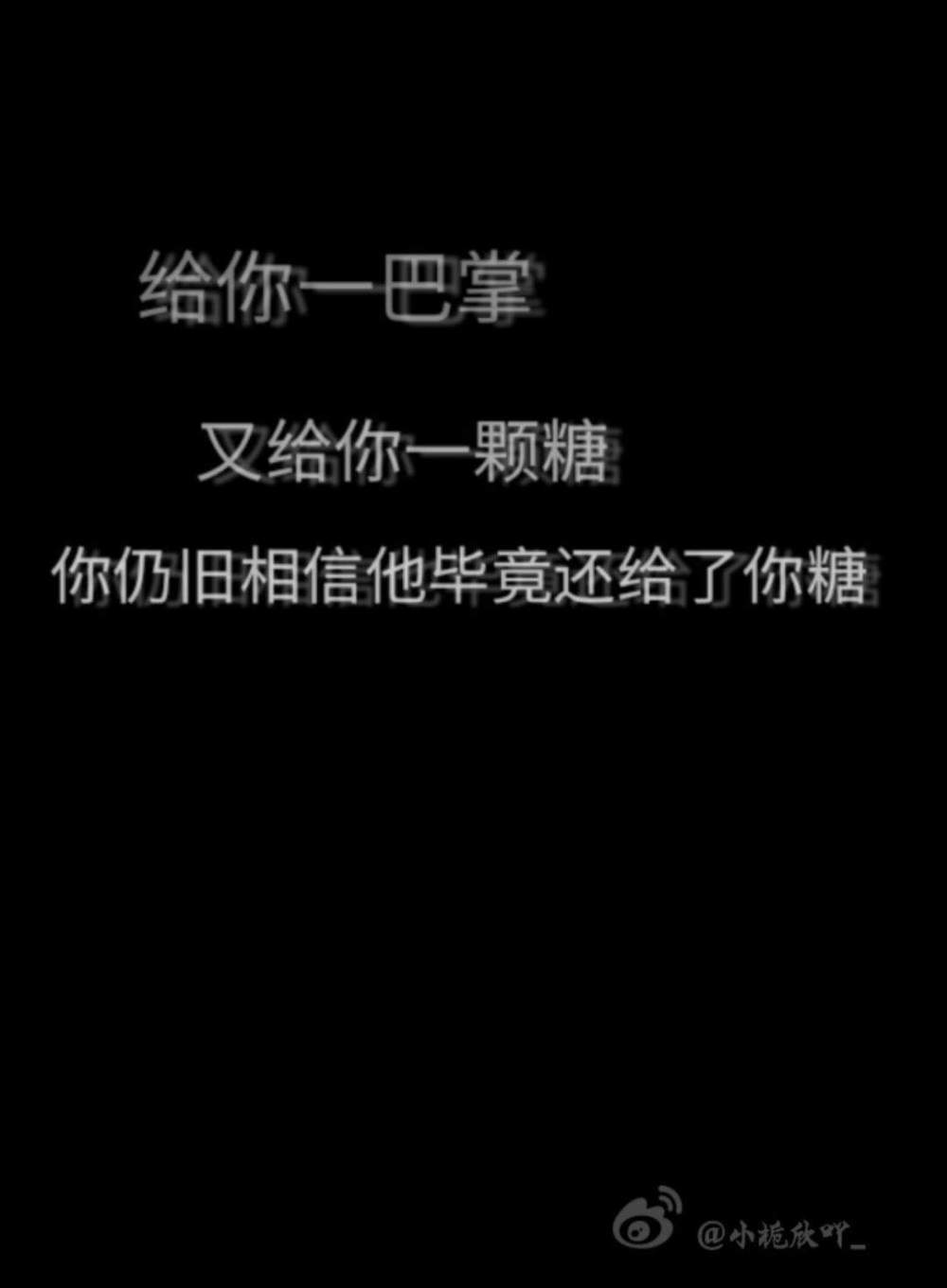 我没有那么想你
我只是在你怀里多用点力气
你不必太在意 当我了表心意
我怎么那么爱你
我还是抵抗不了你的声音
我必须控制自己 别疯狂的找你