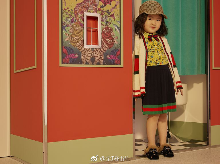 #Gucci# 联合Net-A-Porter推出新一季童装，依然是大LOGO和华丽的色彩设计，如果条件允许的话，你会让你的孩子穿上这些高奢品吗？ ?