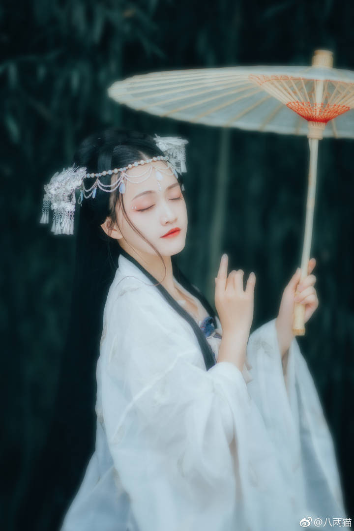 ￼汉服摄影 ￼嘉兴约拍 #杭州约拍#
——竹韵
摄/造：@八两猫
出镜客妹
服装来自：@卿如许制衣
￼江浙沪约拍 ￼汉服摄影 ￼古风摄影 ￼嘉兴约拍 