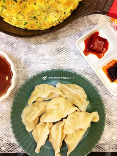 #美食每刻#周三，早上好！今日早餐：饺子，蔬菜鸡蛋饼，绿豆汤
#不知从什么时候开始，少爷喜欢对别人直呼其名了。
比如，我们隔壁邻居家的小姑娘叫果果，即将上五年级了，按理说应该叫姐姐。
有一次，果果来我家…