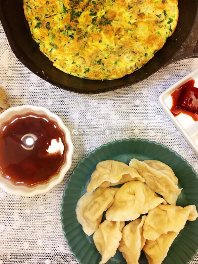 #美食每刻#周三，早上好！今日早餐：饺子，蔬菜鸡蛋饼，绿豆汤
#不知从什么时候开始，少爷喜欢对别人直呼其名了。
比如，我们隔壁邻居家的小姑娘叫果果，即将上五年级了，按理说应该叫姐姐。
有一次，果果来我家…