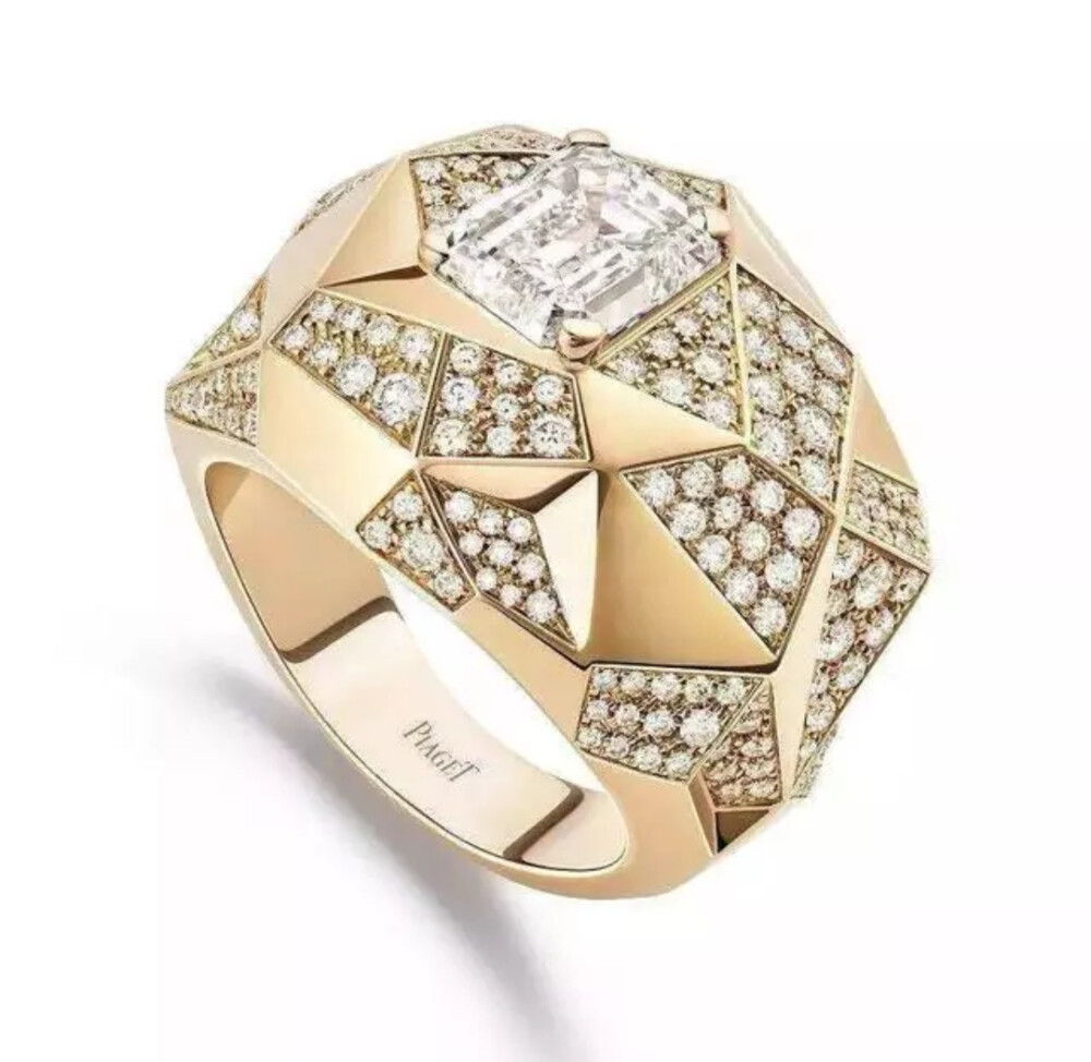 2018高级珠宝系列新作盘点
Piaget 伯爵
Golden Sunlight 玫瑰金戒指
主石为一颗2.30ct的祖母绿型切割钻石