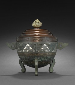 宋或明 铜嵌银及松绿石三脚炉，成交价： 20,000 USD （含买家佣金）