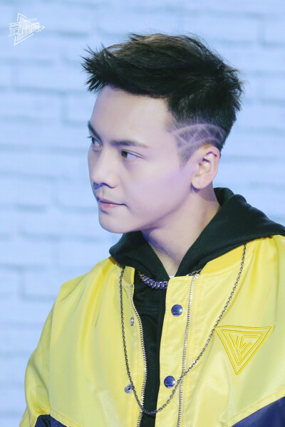 【陈伟霆 William Chan】180318 Maybelline美宝莲FIT me粉底液 新品上市发布会 1334 x 2000 px (图源: 微博@爱未停-陈伟霆资源博 weibo.com/5236862922/GrAKthHgm) 