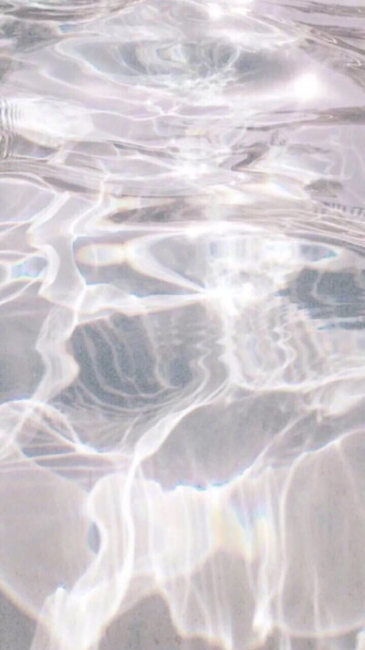 清澈 纯净 水面 透明 高清iPhone壁纸