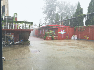 在宝坻 下雨
夏天 好大的雨