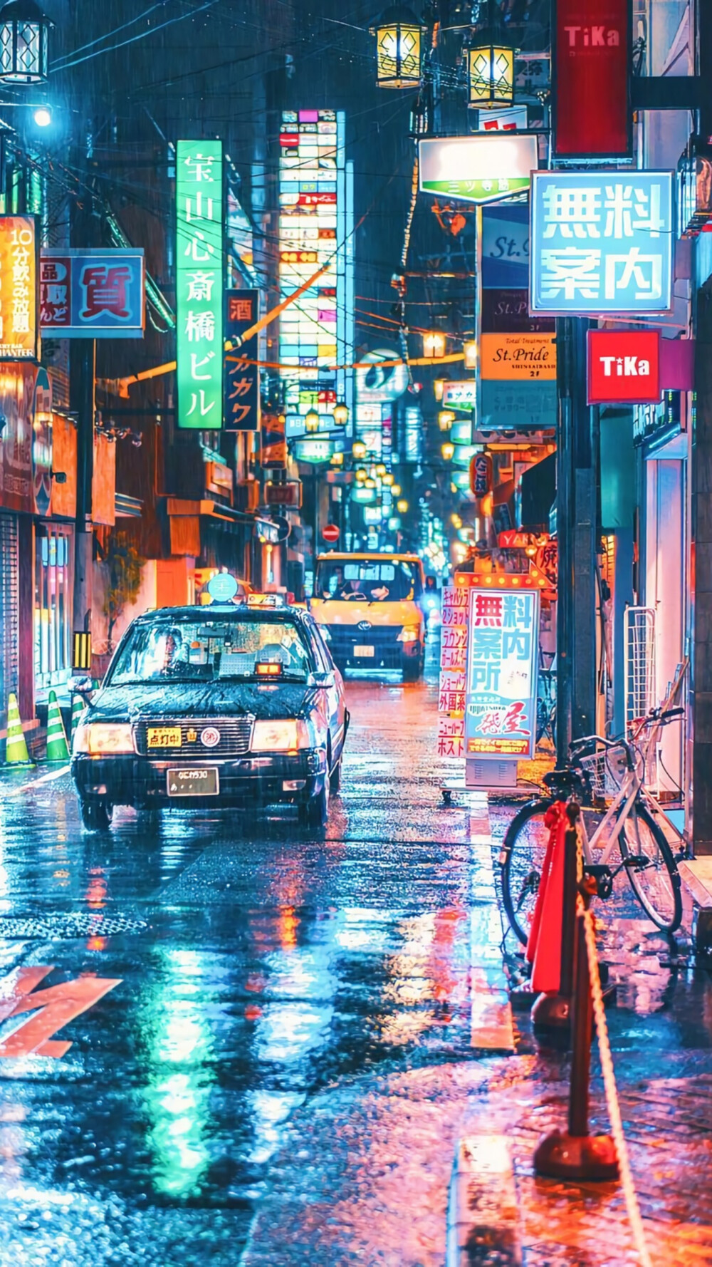 霓虹灯下的日本街道 ​