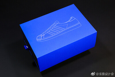 Adidas Superstar 50周年纪念版包装和视觉设计。#求是爱设计# ?