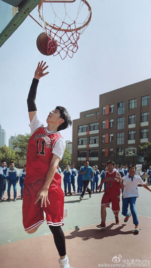 刘昊然小哥哥☆