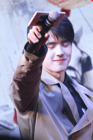 刘昊然小哥哥☆