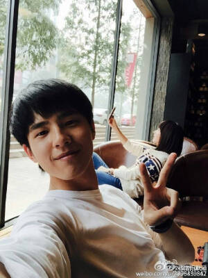 刘昊然小哥哥☆