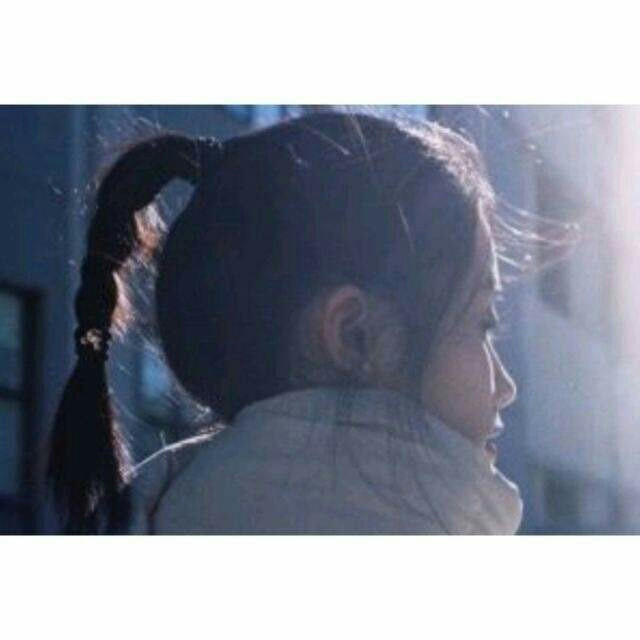♡♡♡
人生就是一场
无法回放的黑白电影
有些事不管你如何努力
回不去就是回不去了 就算真的回去了
你也会发现 一切已经面目全非
唯一能回去的 只是存于心底的记忆 ​​​