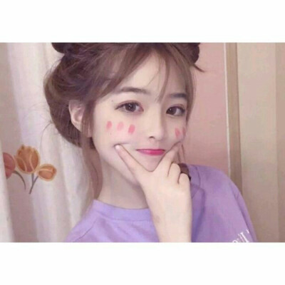 ♡♡♡
人生就是一场
无法回放的黑白电影
有些事不管你如何努力
回不去就是回不去了 就算真的回去了
你也会发现 一切已经面目全非
唯一能回去的 只是存于心底的记忆 ​​​