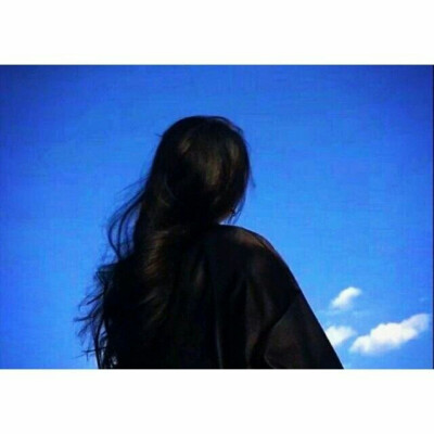 ♡♡♡
人生就是一场
无法回放的黑白电影
有些事不管你如何努力
回不去就是回不去了 就算真的回去了
你也会发现 一切已经面目全非
唯一能回去的 只是存于心底的记忆 ​​​