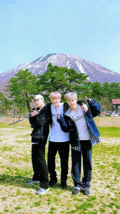 exo–cbx的爬梯子世界旅行
金钟大，边伯贤，金珉锡
