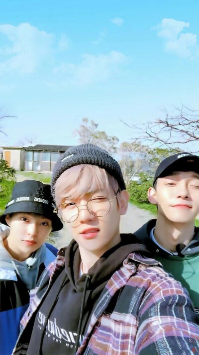 exo–cbx的爬梯子世界旅行
金钟大，边伯贤，金珉锡
