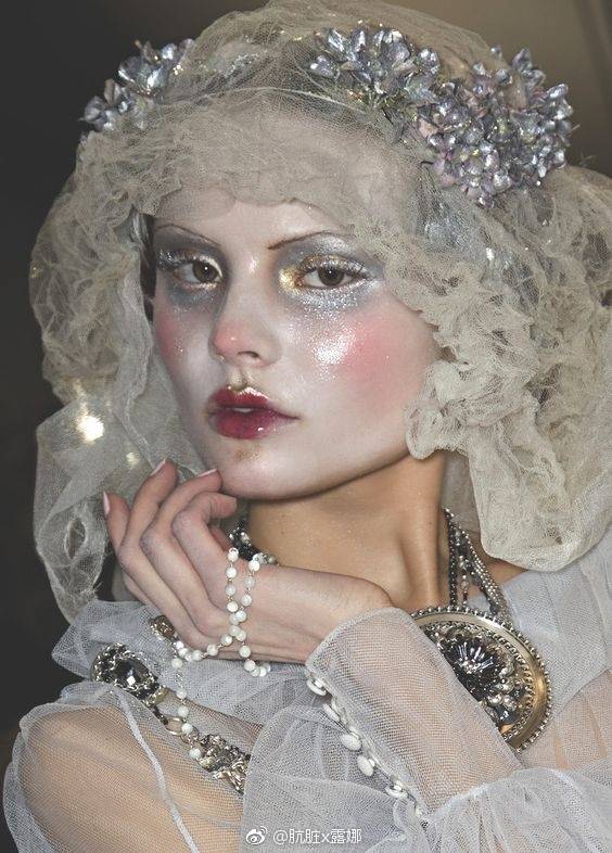 Ghost brides at john galliano f/w ​​​