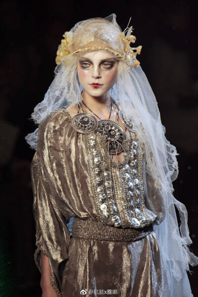 Ghost brides at john galliano f/w ​​​