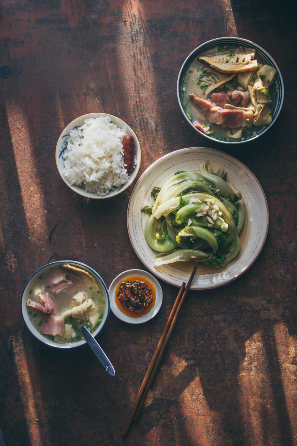 昨天的晚餐 | 腌笃鲜、炒生菜，海带芝麻酱。一期一会