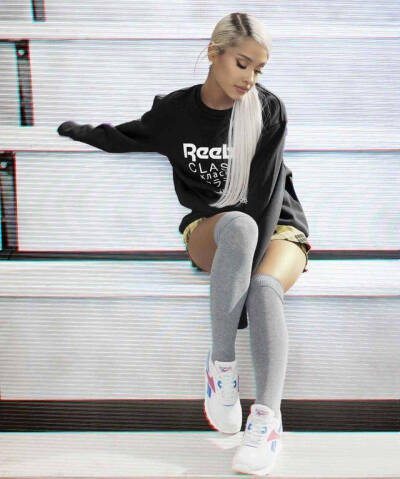  A妹ArianaGrande
Reebok写真