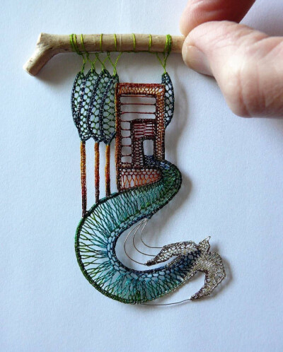 匈牙利艺术家agnesherczeg_lace的彩色蕾丝和木头作品