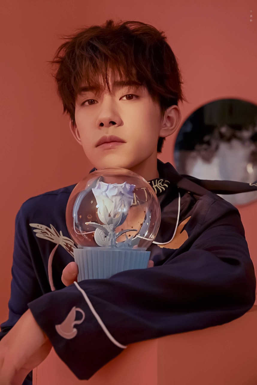 易烊千玺tfboys野兽派代言人高清帅气