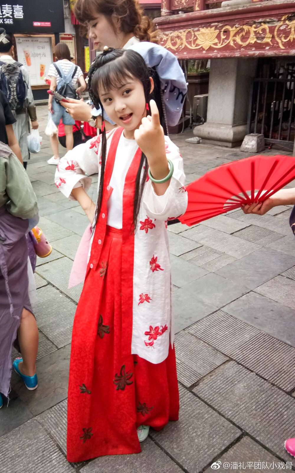 前六张小仙女，后三张小调皮