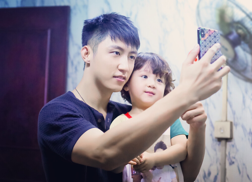 20180729 豪豪（单禹豪）探班鲸鱼哥哥黄景瑜 《荞麦疯张》