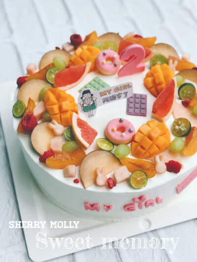 #SHERRY Molly家の下午茶#—『原味木糖醇大cake』麻麻给女儿订的2周岁生日cake呢～色彩缤纷的水果装饰 还有甜甜圈和巧克力喔‍♀️可爱的小朋友呀 以后的日子有这么温暖贴心的麻麻陪伴着 会很幸福呢～