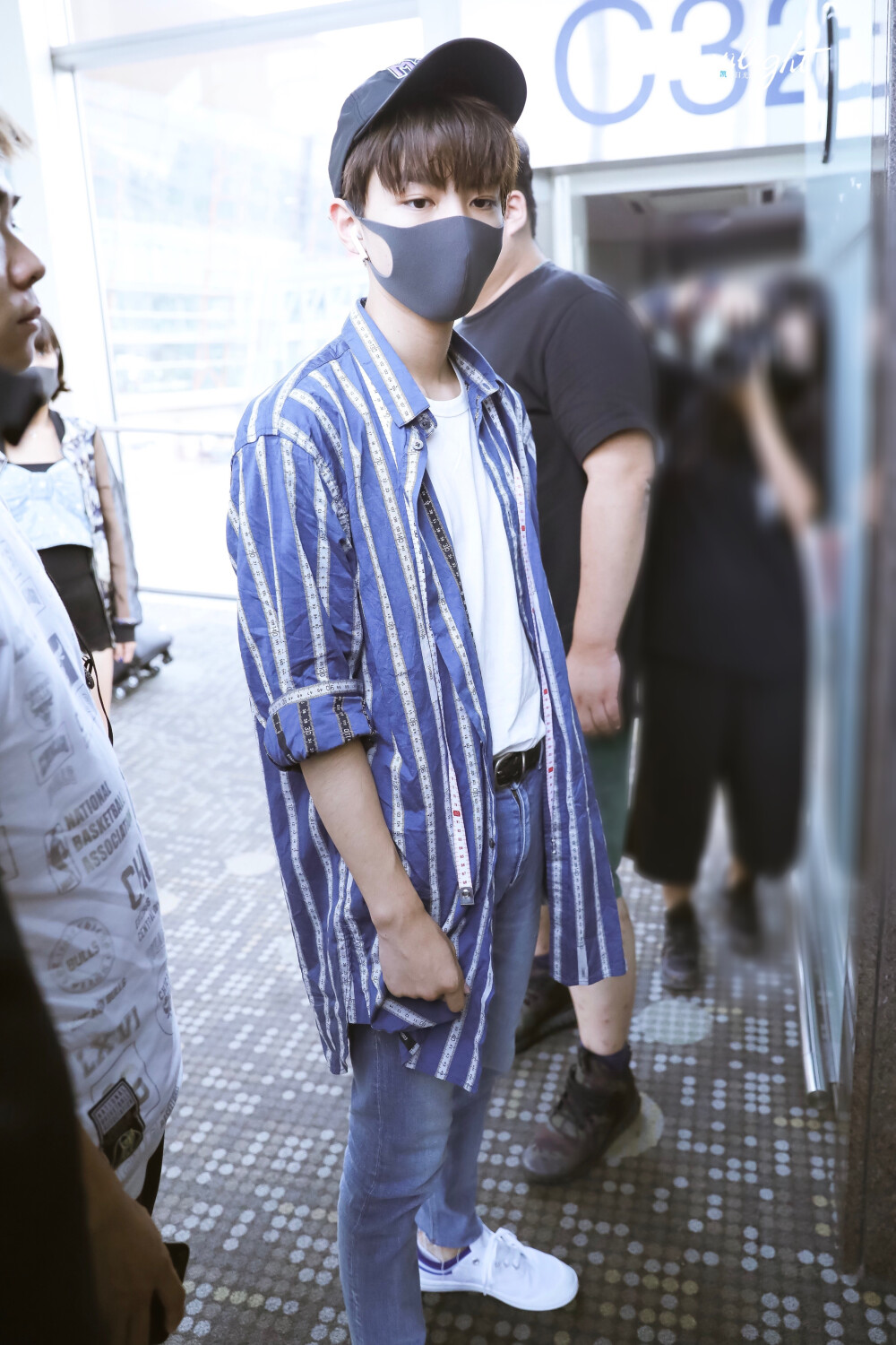 王俊凯×2018.07.29 延吉—北京到达×cr：logo