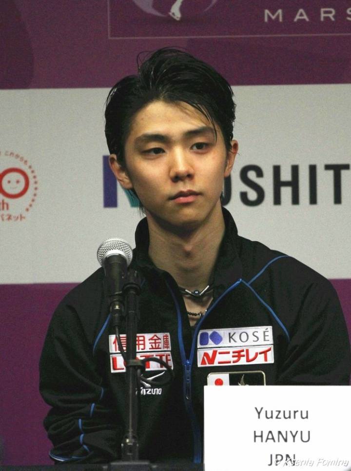 羽生结弦 我柚子仰视的角度太好看了呜呜呜