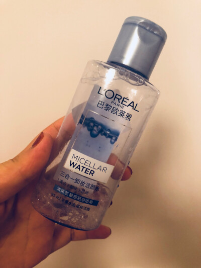 又是欧莱雅卸妆水
我的真爱卸妆水，这个小瓶装的，一般一周空一瓶。