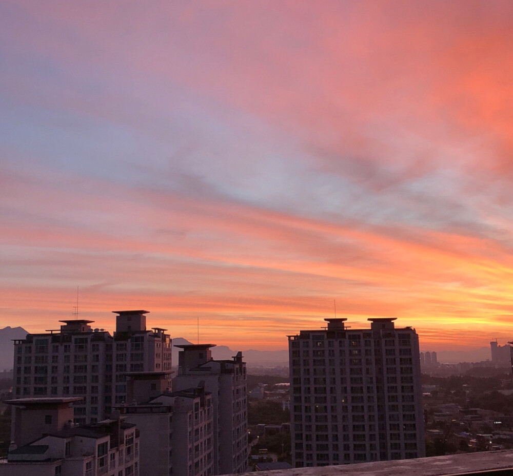 蓝天 白云 天空
背景图