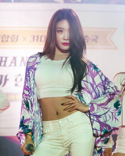 金请夏
Chung Ha
酒儿
