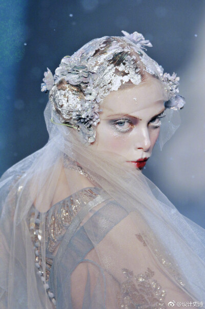 妖魅感服饰设计
Tanya Dziahileva@ John Galliano Fall 2009 RTW ​​​​