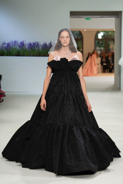 意大利设计师品牌 Giambattista Valli 2018 秋冬高级定制