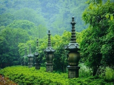 清晨入古寺，初日照高林——杭州灵隐寺。 ​