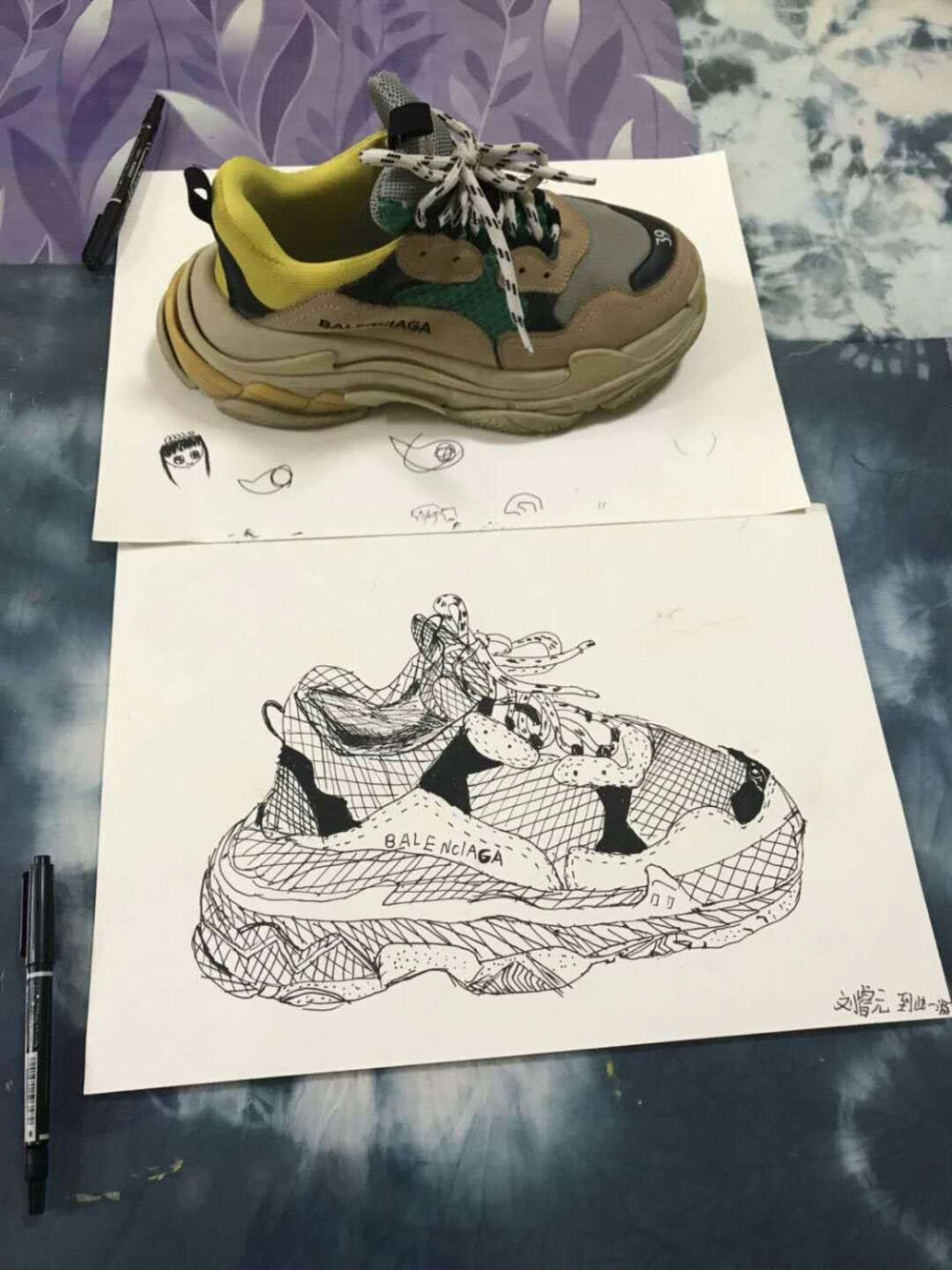 线描 儿童画 创意 装饰画 油画棒 水粉 水彩笔 彩色 黑白 动物 运动鞋 ?？仄?鸟 花卉 