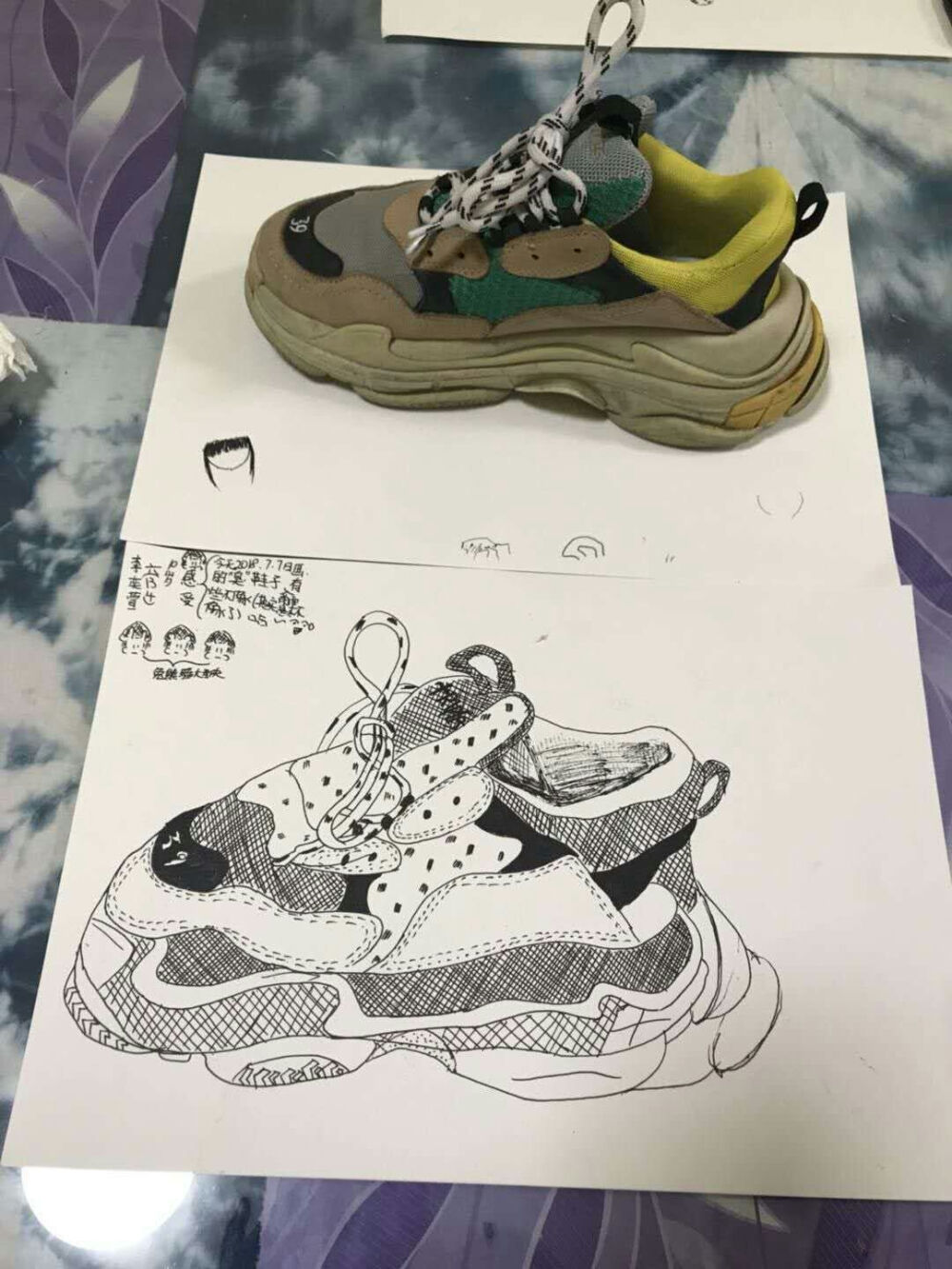 线描 儿童画 创意 装饰画 油画棒 水粉 水彩笔 彩色 黑白 动物 运动鞋 遥控器 鸟 花卉 