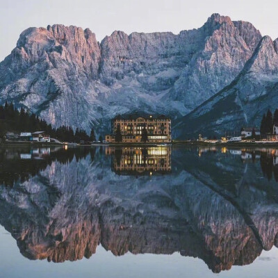 阿尔卑斯山的四季，树树皆美景，山山惟落晖。 ​