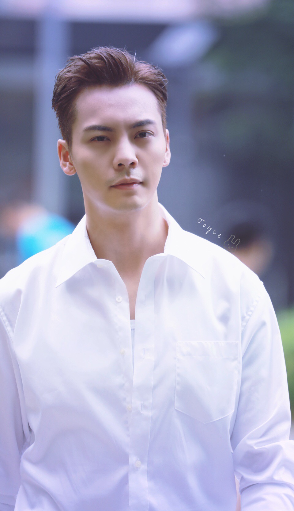 【陈伟霆 William Chan】180611 风暴舞 李俊杰 探班 960 x 1666 px (图源：微博 @joycelelejoy很等等 weibo.com/6312971464/GkW7zF6Mq)