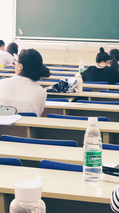 classroom·wait for the final exam