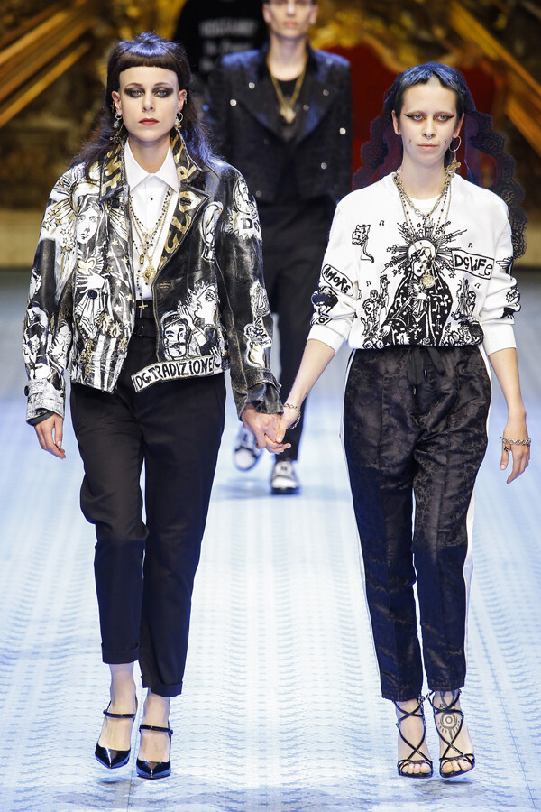 意大利奢侈品牌 Dolce & Gabbana 2019 春夏系列男装 本季系列对品牌DNA进行了全新的升华，在体现品牌现代与传统元素的同时，完美融合了千禧一代的时尚品味～
