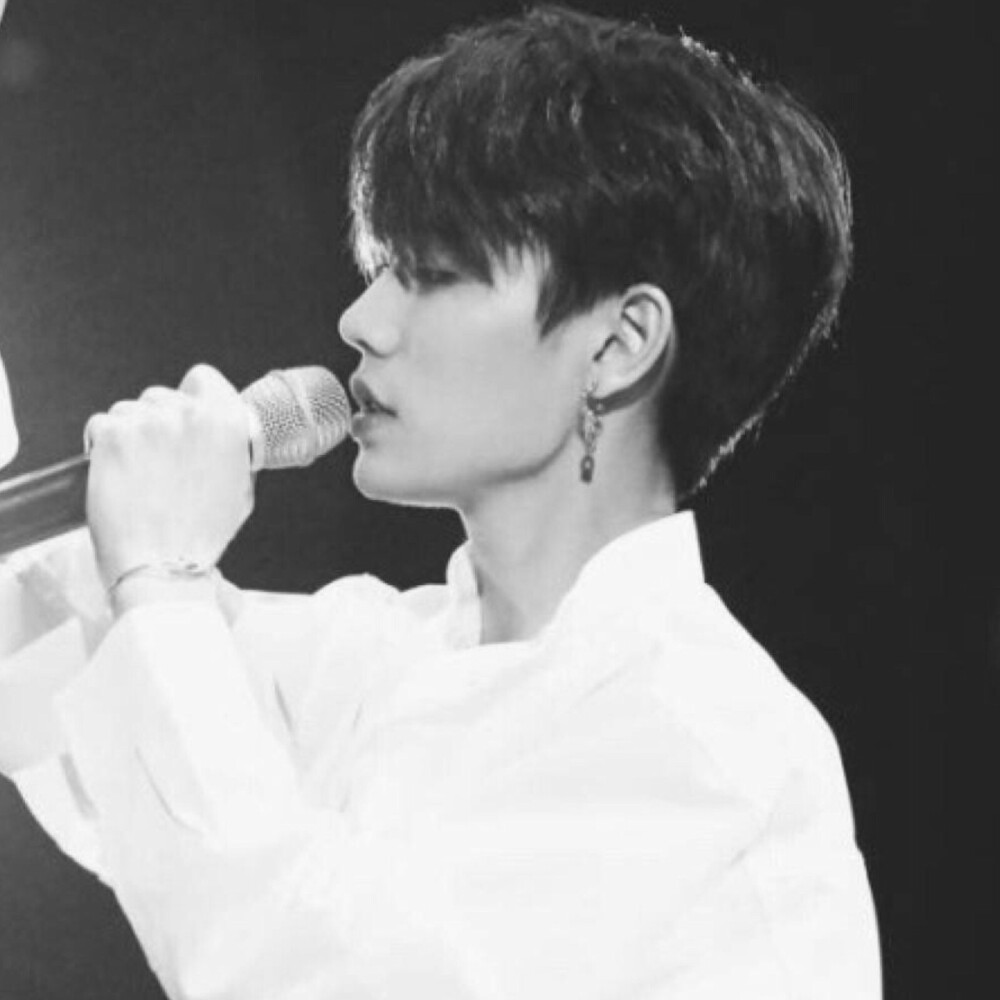 黑白爱豆头像by哭