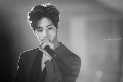 不擅长用言语表达，但是非常温暖，希望大家一起幸福。稳重而温柔，可靠又可爱。