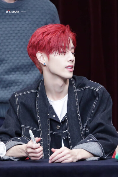 不擅长用言语表达，但是非常温暖，希望大家一起幸福。稳重而温柔，可靠又可爱。